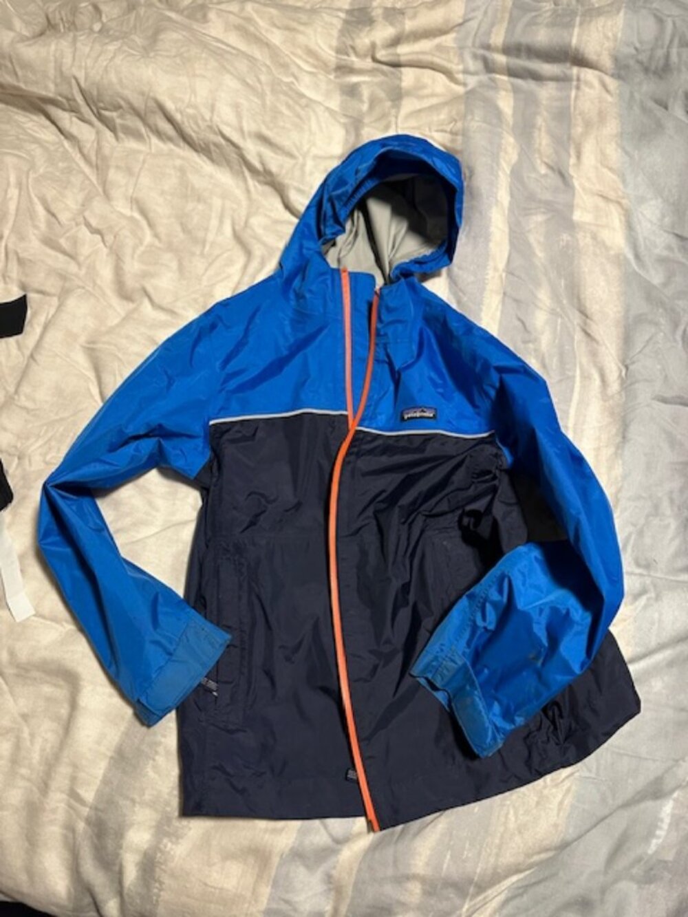 Patagonia childrens size 8-10 rain jacket